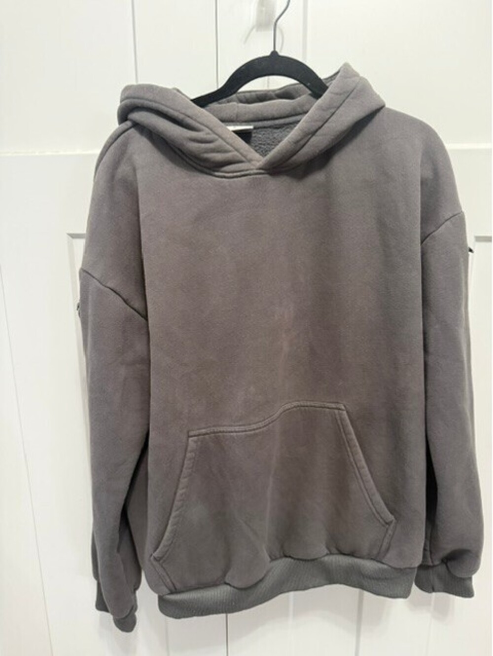 Comfrt gray minimalist hoodie in size XL
